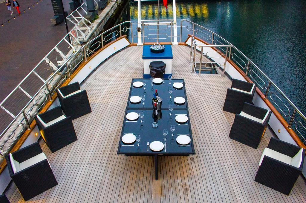 Absolute Pleasure Yacht Hotel London Exterior photo