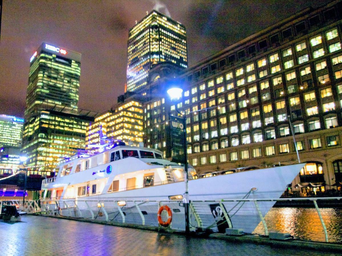 Absolute Pleasure Yacht Hotel London Exterior photo